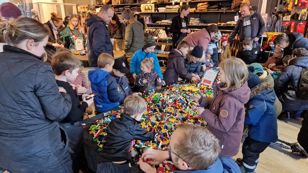 Der blev bygget på livet løs i LEGO-byggekonkurrencen for børnene mellem 3 og 8 år
(Foto: rallypics.dk / Viggo Johansen)